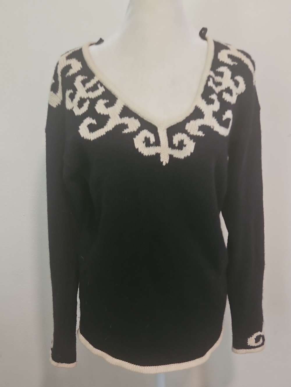 Liz Claiborne Silk And Goro Blend Black V-Neck Sweater with Cream Scroll Trim PS